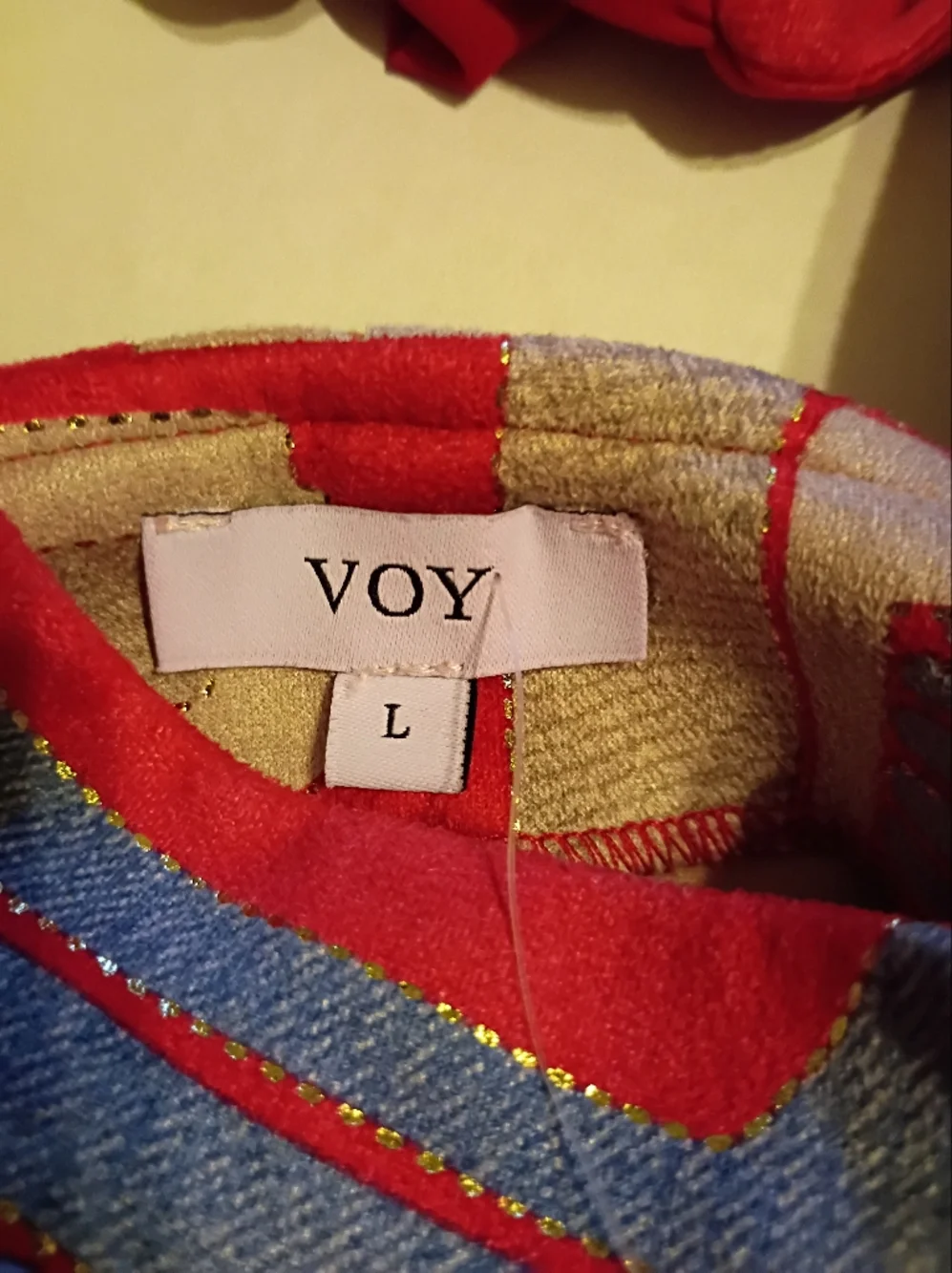 Voy bold red